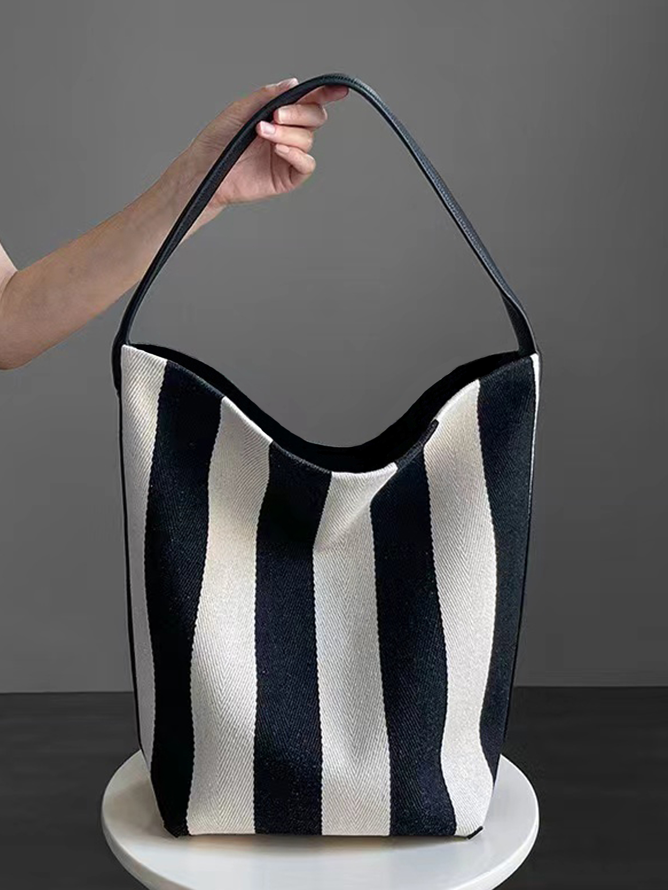 Niche Striped Canvas Bucket Ba - Women Bags In Trend recensione e prezzo